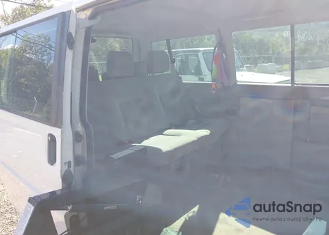 2002 Volkswagen Eurovan Mv z USA, uszkodzony, nr VIN WV2MB47002H011580